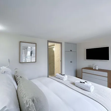 Saint Germain Des Pres *